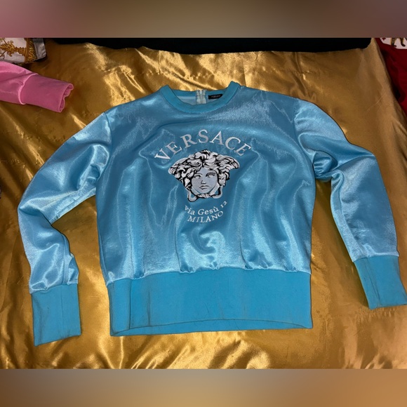 【関税込み】VERSACE MEDUSA FLAME LOGO EMBROIDERED SWEATSHIRT Versace Medusa Flame-embroidered Cotton Sweatshirt | Black